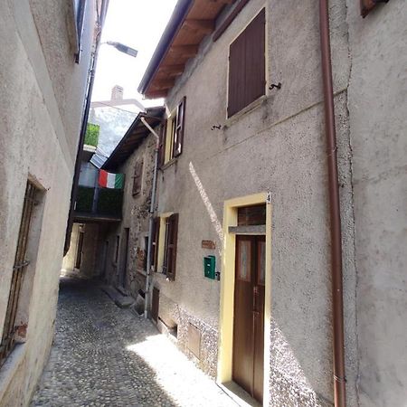 La Casa A Chiocciola Between Lake And Mountains Лиерна Екстериор снимка