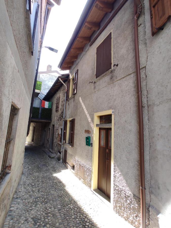 La Casa A Chiocciola Between Lake And Mountains Лиерна Екстериор снимка